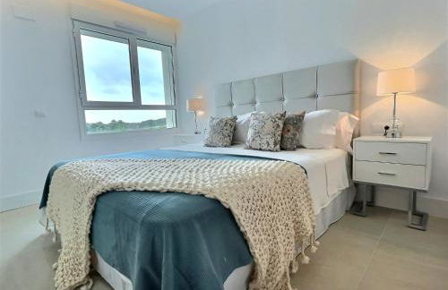 Experience Unrivalled Luxury at Emerald Greens Your Exclusive Retreat in the Heart of San Roque Club Resort - Foto 10