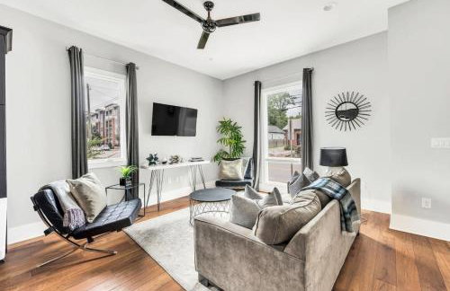 Luxury and Spacious Home with Private Garage and Fire Pit - Foto 16