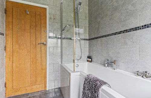 4 to 6 Beds Van Parking South Birmingham NR Edgbaston Solihull Relocations Insurance and Work Bookings Welcome - By Samina - ARZ Stays - Foto 57