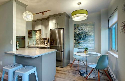 Modern Coastal Downtown, King bed, Work Desk, Kitchen - Foto 1