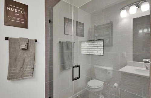 Peppercorn Orange - Locally Run! - Photo 2