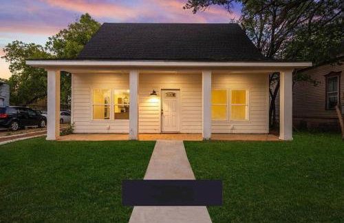 5th St Getaway w Sauna Hot tub Firepit & Game Room - Foto 10