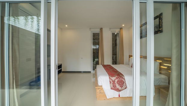 Puri Bagus Villa Legian Kuta - Foto 3, Habitación