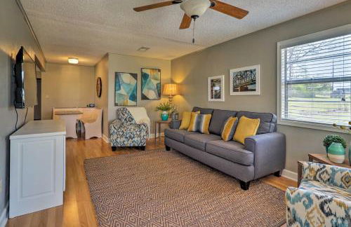 Charming Home with Porch Walk to Greers Ferry Lake! - Foto 1