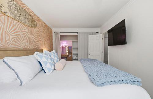 San Diego Oasis with Private Hot Tub Near Zoo, Balboa Park and Beaches - Photo 11
