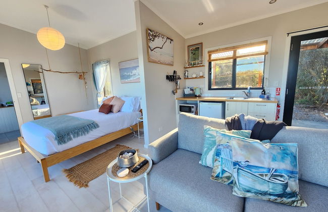 Flotsam Studio Accommodation - Photo 13