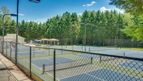 Hot Tub and EV Charger Helen Getaway with Views! - Foto 3