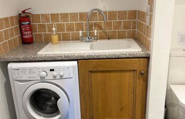 Luxury Farmhouse Retreat with Private Hot Tub & EV - Foto 42