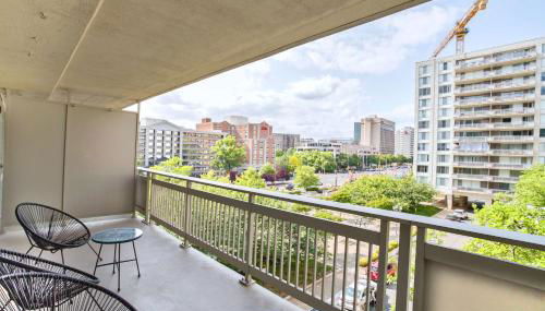 Stylish Apt Near Metro w Gym - Close to DC - Photo 4