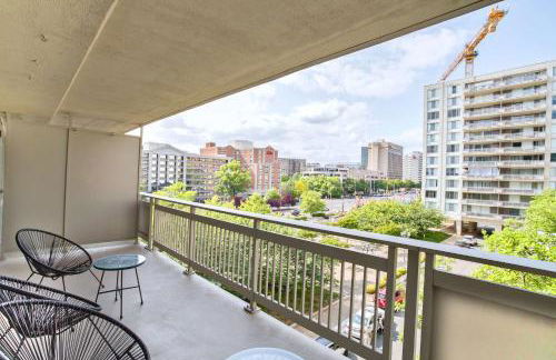 Stylish Apt Near Metro w Gym - Close to DC - Photo 4