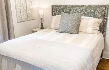 Cozy 2BR Apt w KING in historic dist. 1mi to sq. - Foto 34