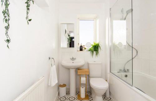 Workers Families Pet Friendly 7Bed 2Bath and WC Free Parking Garden 14PPL - Photo 33