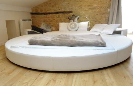 Au Pied du CHÂTEAU - 5 à 11 personnes - Baignade-canoë-piste cyclable à 100 m - Foto 1