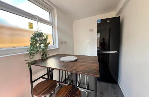 4 Bedroom House in the Heart of Basildon 2 mins to Town Center I Weekly or Monthly Stay Offer I Free Parking I Sleeps 7 - Foto 5