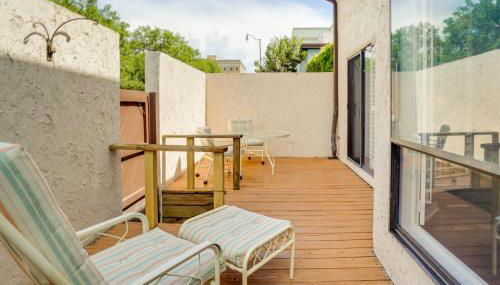 Walk to Restaurants Downtown Leesburg Townhome! - Foto 2