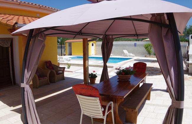 Detached House at Country Side, Fenced Private Garden Ideal for 2 Fam, Wifi - Photo 31