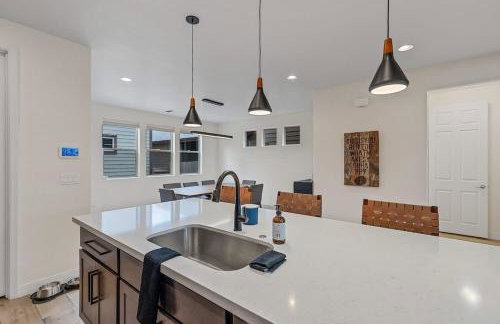 Flagstaff 3BR Cozy Retreat w Fireplace & BBQ - Foto 11