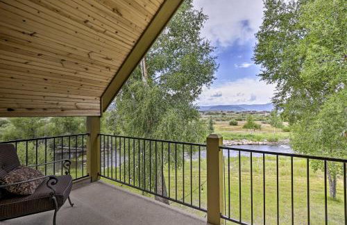 Fish, Hike and Ski Riverfront Granby Cabin! - Foto 12