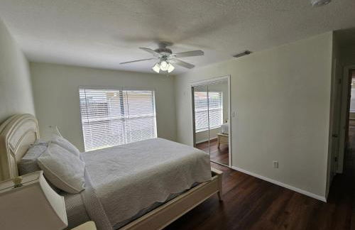 Magical Getaway- Cozy Home Minutes from Disney, Restaurants & Outlets! - Foto 25