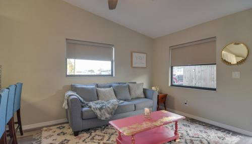 Ideally Located Palm Harbor Condo Walk Downtown! - Foto 4