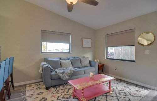 Ideally Located Palm Harbor Condo Walk Downtown! - Foto 4