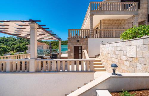 Villa Kadena - Luxury Seaside Villa with Private Heated Pool - Photo 34