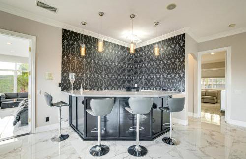 Expansive Riverside Mansion! Luxe, Family Friendly - Foto 18