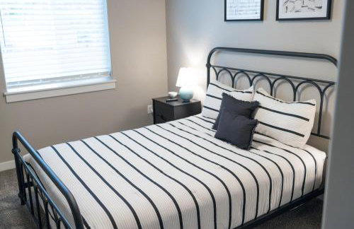 North End blue -Hot Tub - Fire Pit - Downtown -4BR - Photo 58