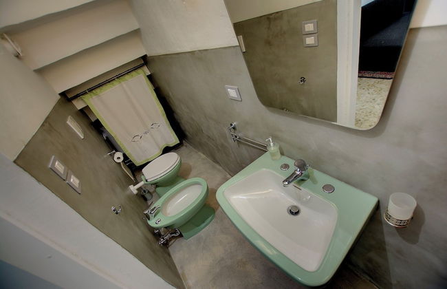 Lovely 70s Style Patio and Terrace - Photo 56