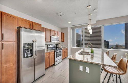 Luxury 21st Floor Penthouse | Great Downtown VIEWS - Photo 22