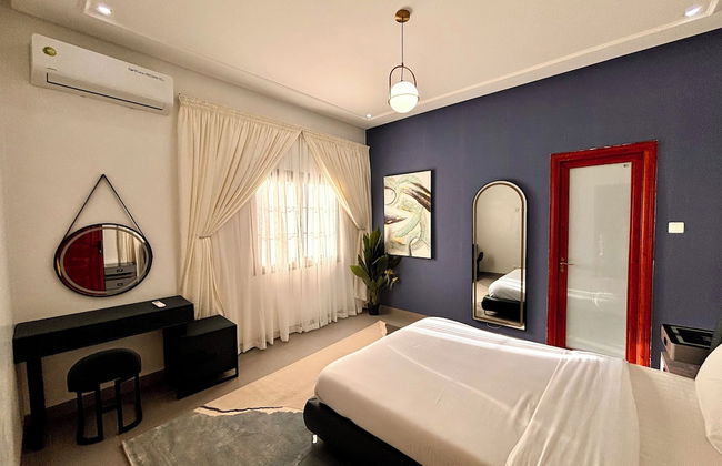 Lighthouse Signature Suites - Photo 41