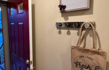 The Red Door 2-bedroom townhouse near VT & RU - Foto 16