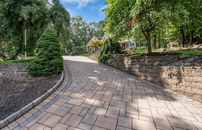 Family Retreat With Autumn Views and Fireplace - Photo 44