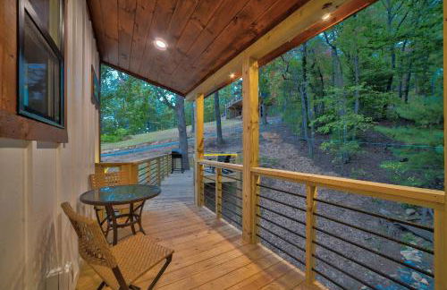 Cozy Treehouse w Hot Tub, Fire Pit, Pet Friendly, Lake Access - Photo 6
