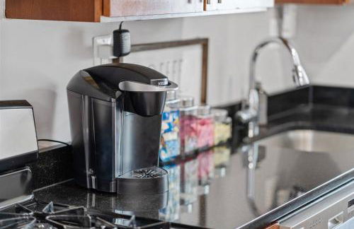 Perfect Location! Stylish Condo Steps Away from Nationals Stadium and Navy Yard in DC's Southwest Gem - Foto 22