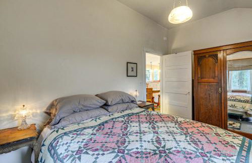 Walk to Irondale Beach Park! Family Haven with Yard - Foto 13