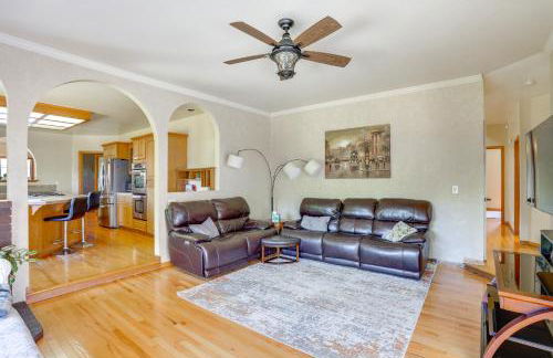 3 Mi to Sequoia Park Zoo Spacious Home with Sunroom - Foto 12