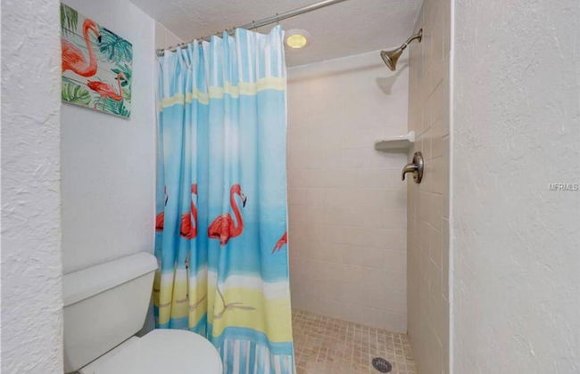 2 Bedroom Waterfront Pool Side! - Foto 22