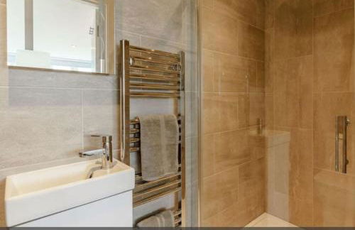 Tenby Heights, 5 en-suites, Parking & Garden - Photo 51