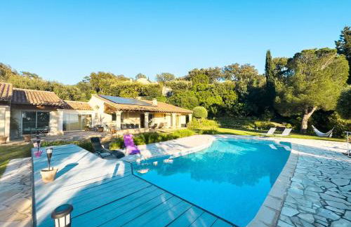 Exclusive Authentic Riviera Villa - Private Pool, Pétanque Court, Panoramic Mediterranean Sea & Estérel Mountain Views - Foto 52