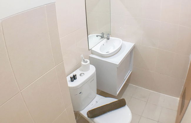 Minimalist And Cozy Studio Bale Hinggil Apartment - Foto 14