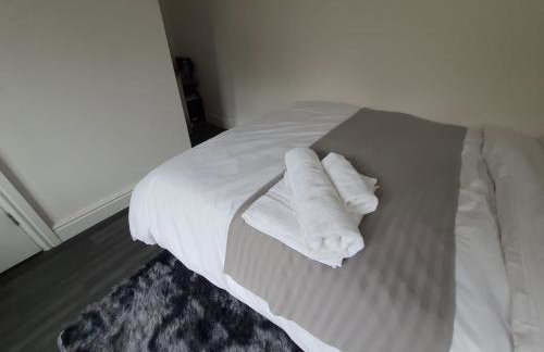 Private Room Sleeps 2 with Ensuite & Parking - Foto 29