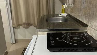 Kitnet 301 centro linda vista por sol com tv smart e ar - Foto 2