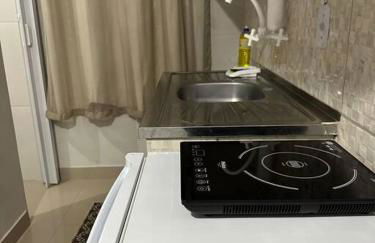 Kitnet 301 centro linda vista por sol com tv smart e ar - Foto 2