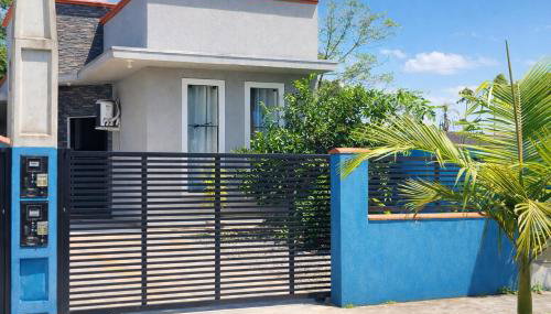 Jack&Mari Casa moderna com ar-condicionado, Wi-Fi e churrasqueira, 600m da praia, 2 quartos, até 8 pessoass - Foto 4