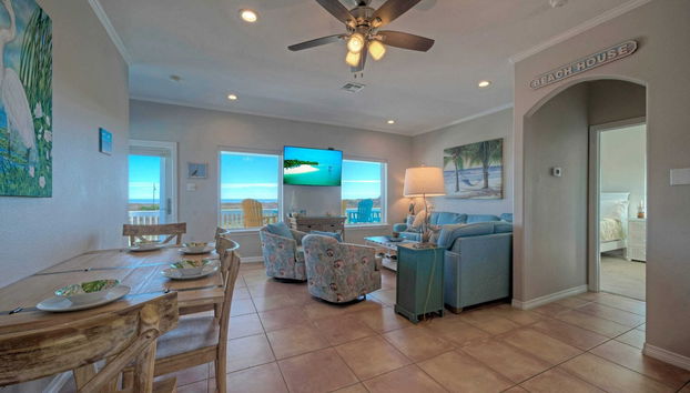 Coastal Soiree Ocean Views, Game Room, & Steps From Port Aransas Beaches - Foto 5, Interior