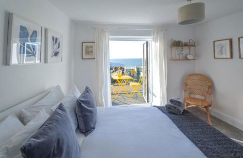 Bright & beautiful 4 bedroom house with sea views - Photo 35