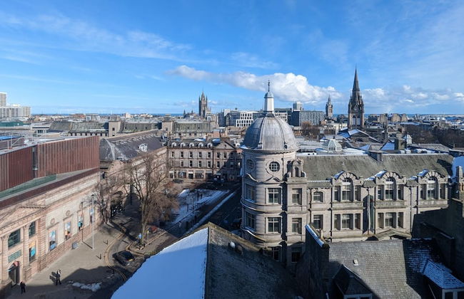 Aberdeen by Charles Hope - Foto 31