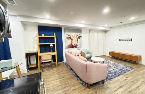 Stylish Cozy 2BR Apartment in DC - Photo 2