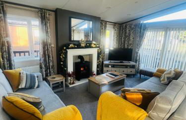 Laburnum Lodge with Hot Tub - Foto 4